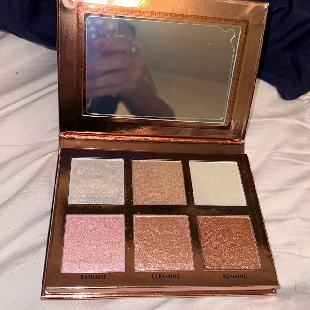 Glow pallet
